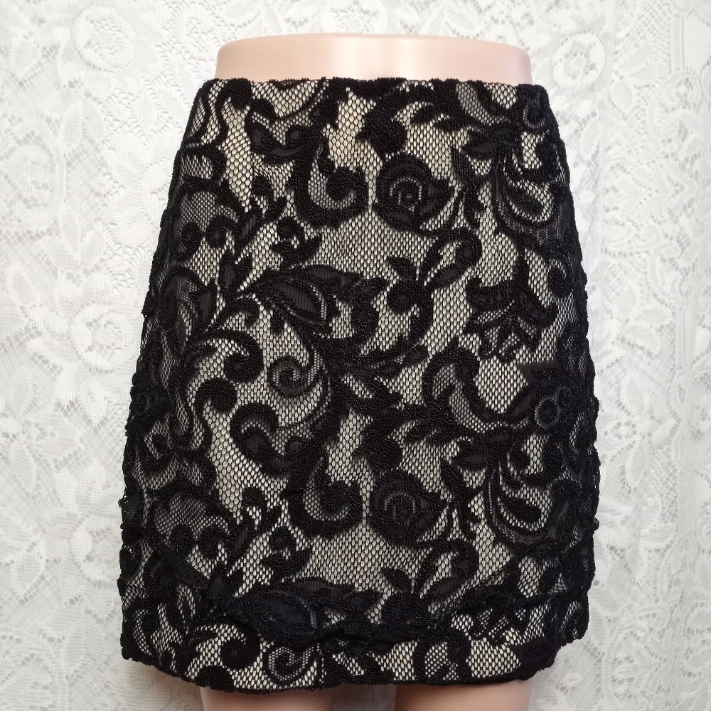 Bergamo Wool Floral Lace Overlay Mini Above Knee Skirt Black Beige S Vintage 90s